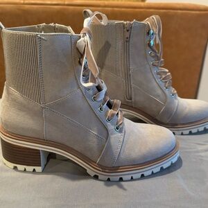 Tan Lace Up Boots EUC size 8